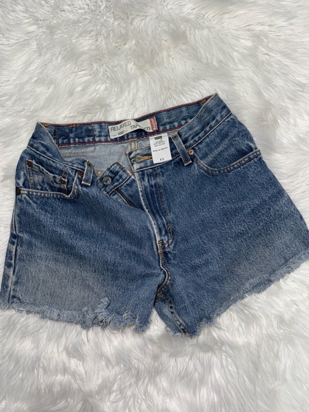 Levi’s 560 Vintage Style Cutoff Denim Shorts Size 6S Relaxed Tapered